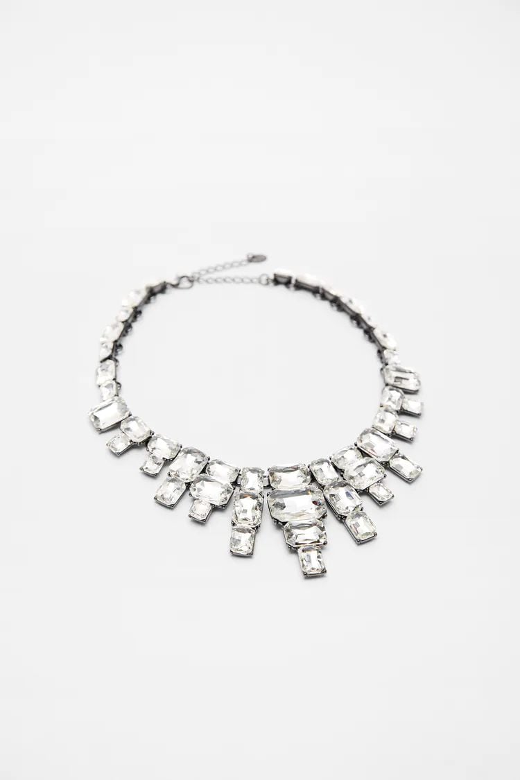 Zara tiene el collar que cambiar&aacute; tus looks esta Navidad