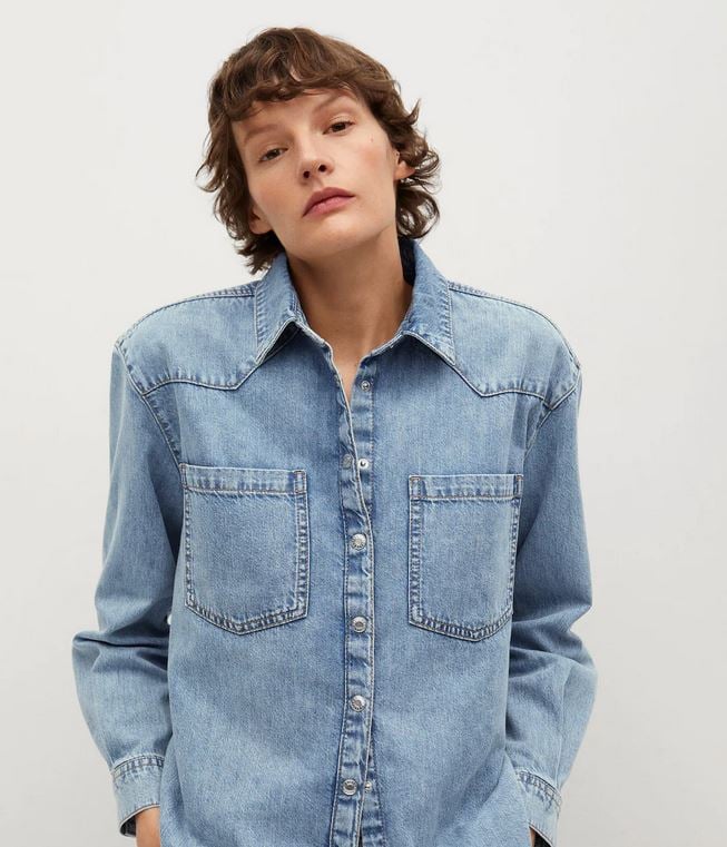 La camisa m&aacute;s buscada est&aacute; en Mango Outlet y te pega con todo