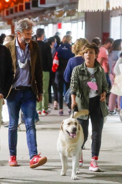 Sonsoles &Oacute;nega y C&eacute;sar Vidal, paseando./Gtres