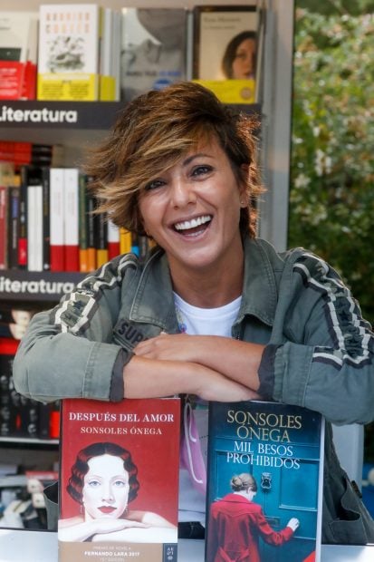 Sonsoles &Oacute;nega en una firma de libros./Gtres