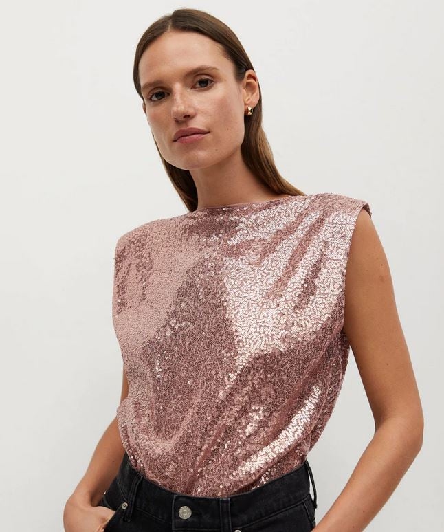 C&oacute;moda, elegante y rebajada: esta prenda de lentejuelas de Mango Outlet arrasa para las comidas de Navidad