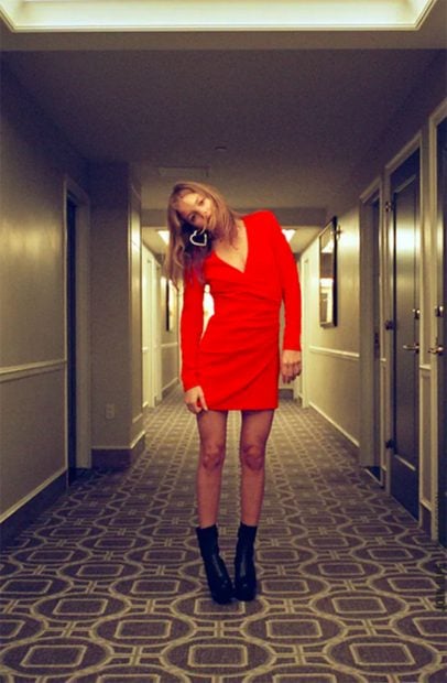 Vestido drapeado rojo./Zara