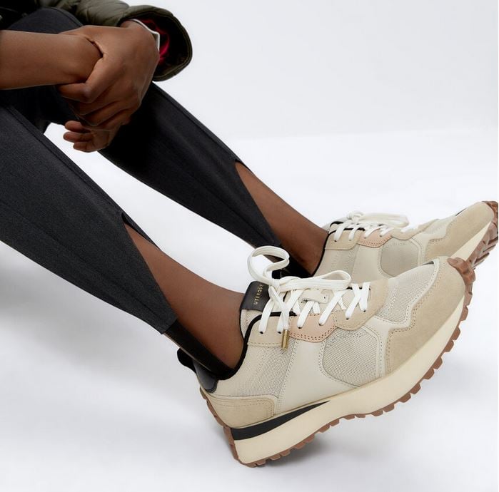 Locura con las zapatillas m&aacute;s baratas de Uterq&uuml;e y su precio