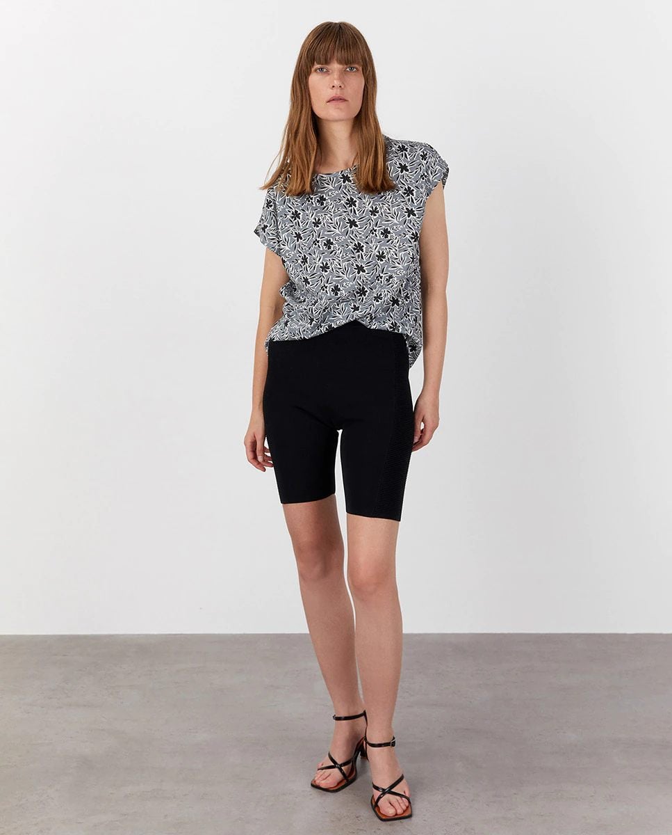 Sfera tiene en El Corte Ingl&eacute;s y en sus tiendas propias una camiseta que arrasar&aacute; en ventas estas navidades, por un precio de 5 euros es un chollazo