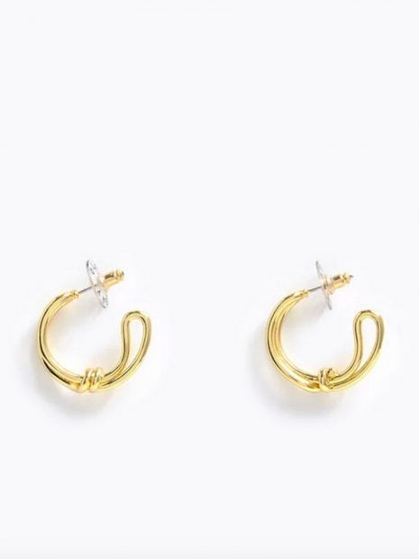 Pendientes dorados./Bimba y Lola