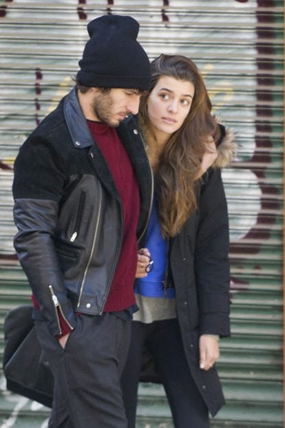 Quim Guti&eacute;rrez y Paula Willems abrazados./Gtres
