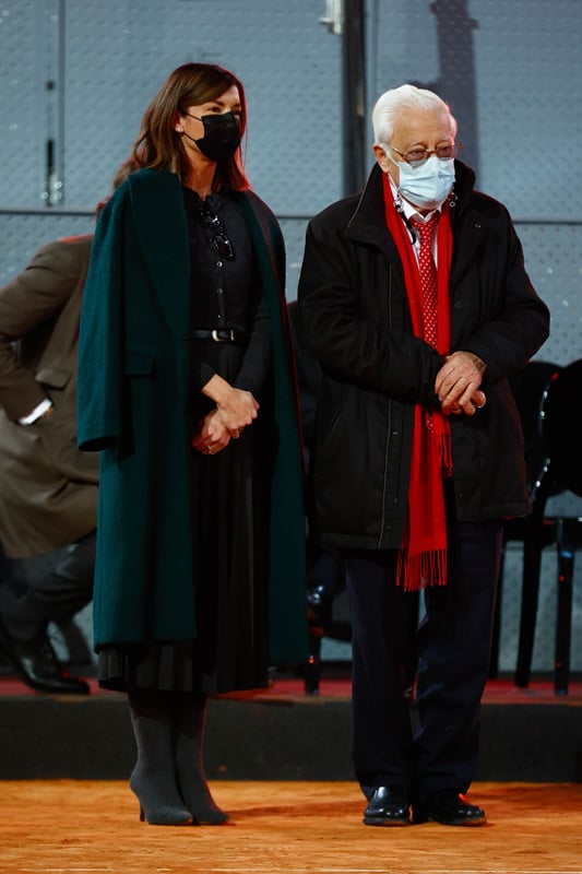 Alba Santana junto al Padre &Aacute;ngel / GTRES