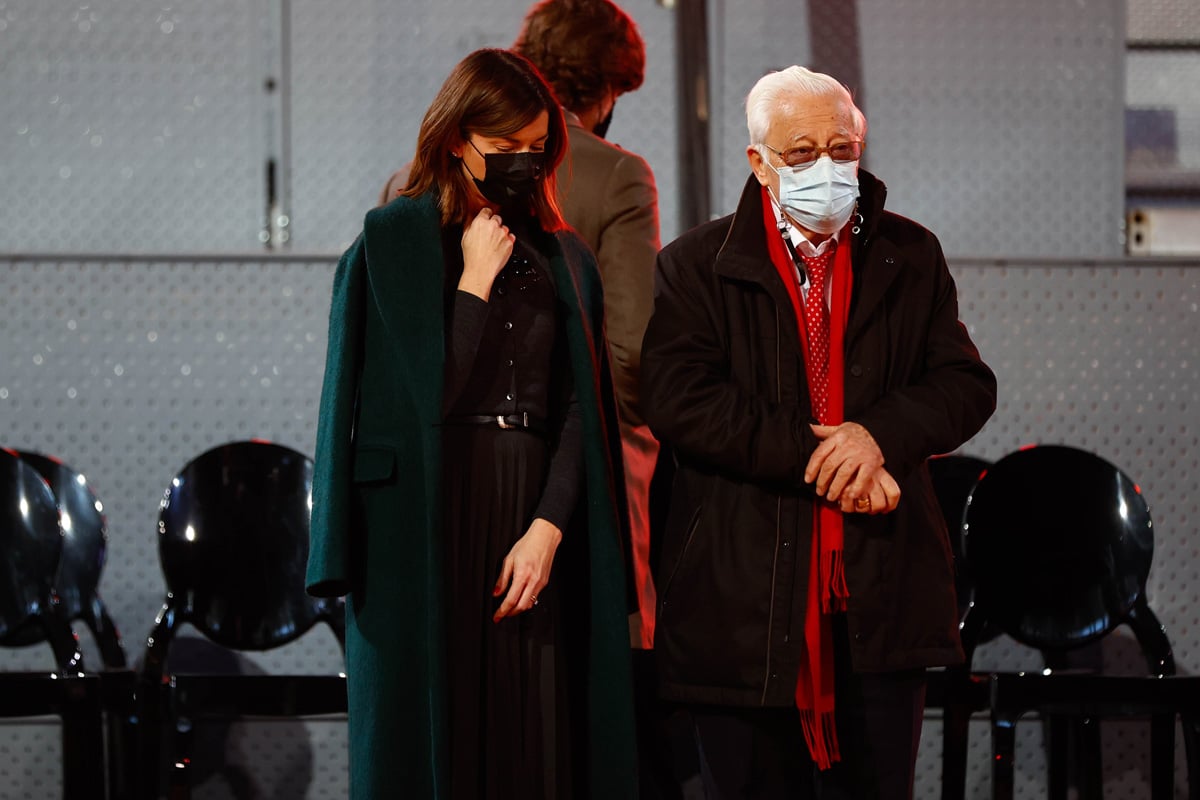 Alba Santana junto al Padre &Aacute;ngel / GTRES