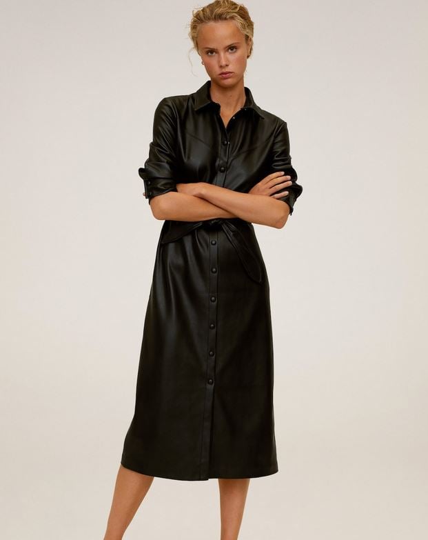 Buscas este vestido camisero de polipiel &iexcl;y lo sabes!: est&aacute; rebajado y es de Mango Outlet