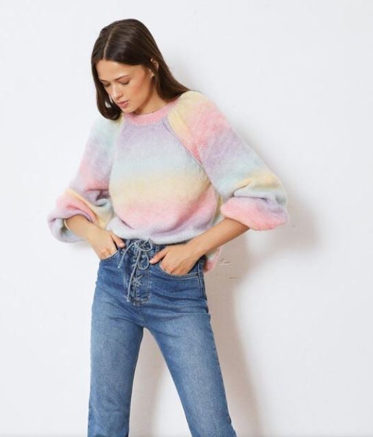 El jersey multicolor de Springfield para combinar con un pantal&oacute;n negro