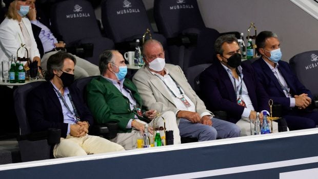 El rey Juan Carlos, viendo a Nadal en Abu Dabi / Gtres