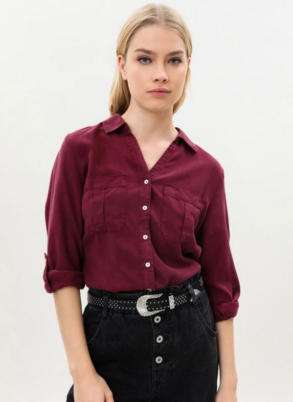 Es la camisa por excelencia de Lefties: su color y precio provocan la locura
