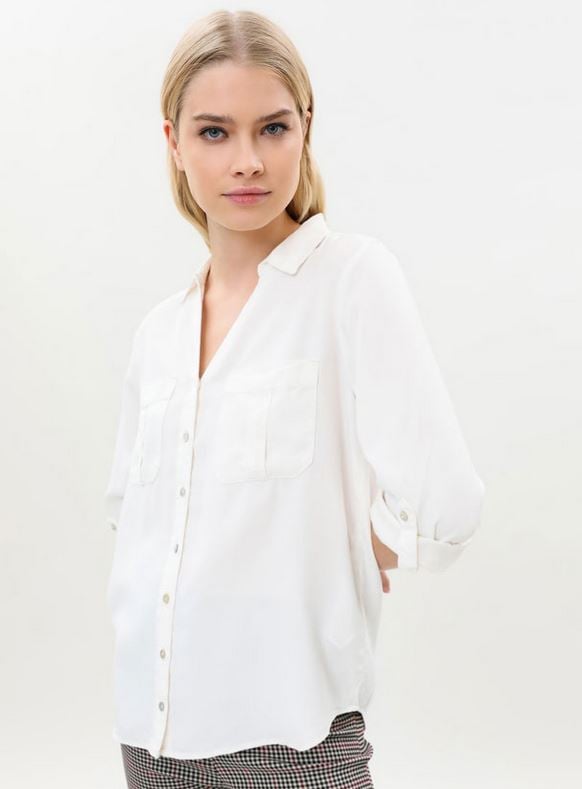 Es la camisa por excelencia de Lefties: su color y precio provocan la locura
