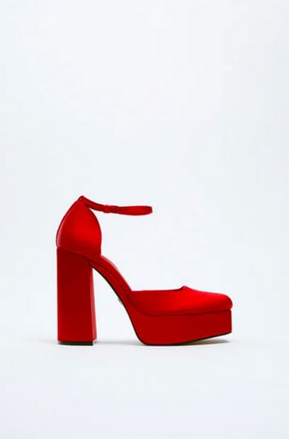 Zapato rojo de Zara./Zara