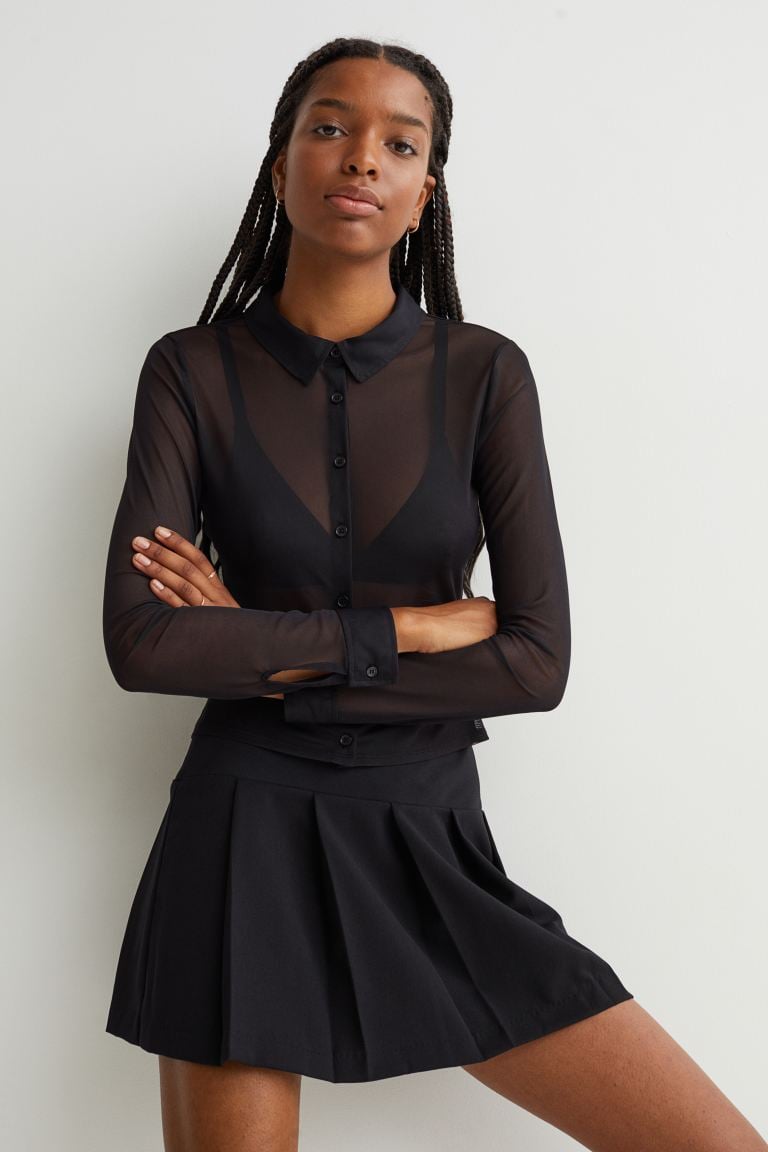 As&iacute; es la camisa r&eacute;cord de ventas de H&M que arrasa en internet