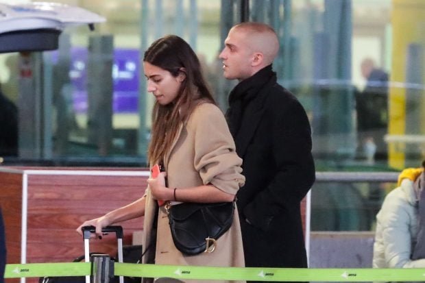 Roc&iacute;o Crusset y Maggio Cipriani en el aeropuerto / Gtres