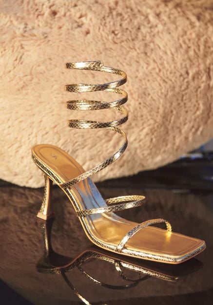 Las sandalias de espiral de Zara para lucir piernas