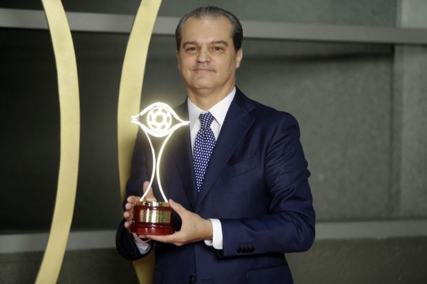 Ram&oacute;n Garc&iacute;a con un premio / Gtres