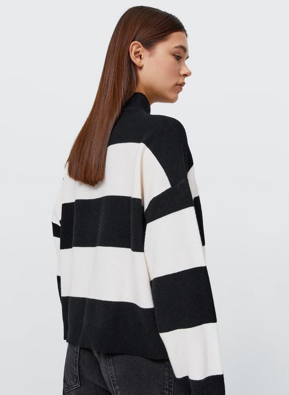Stradivarius apuesta por este jersey en sus dos colores m&aacute;s neutrales