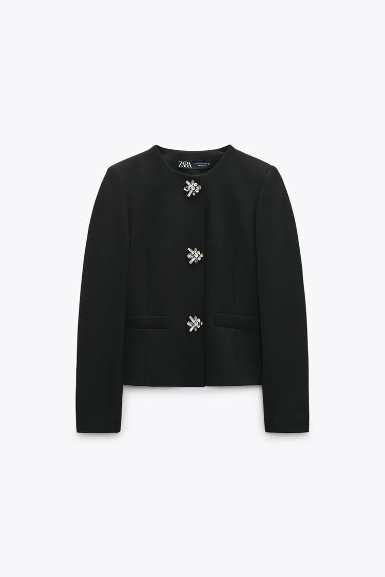 La chaqueta que dar&aacute; elegancia a tus looks es de Zara