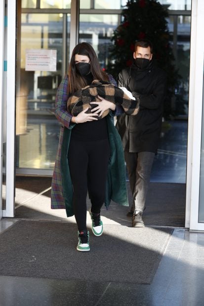 Laura Matamoros saliendo del hospital./Gtres
