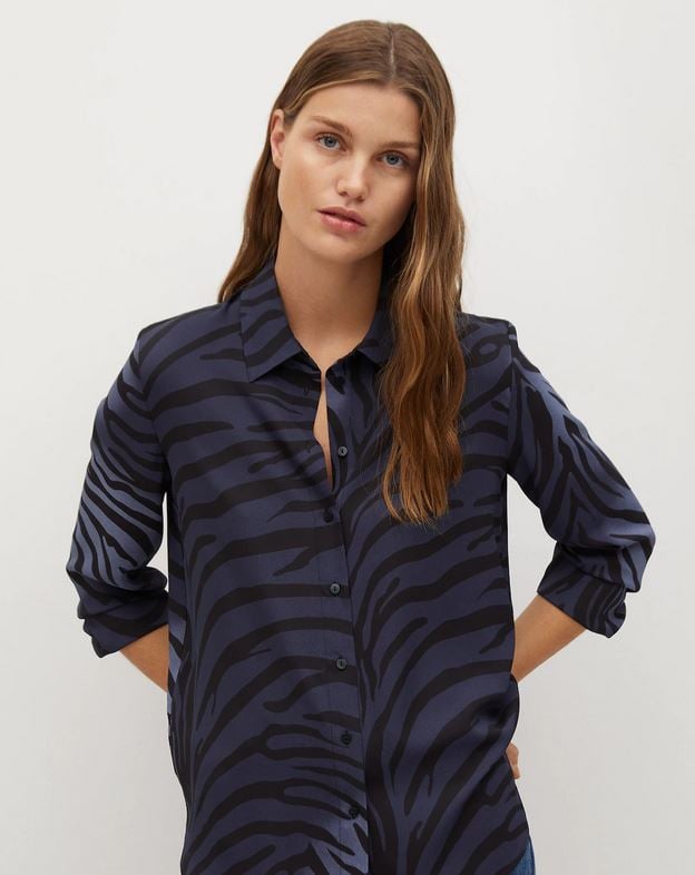 La camisa m&aacute;s top de Mango Outlet arrasa online al tener un 30% de rebaja
