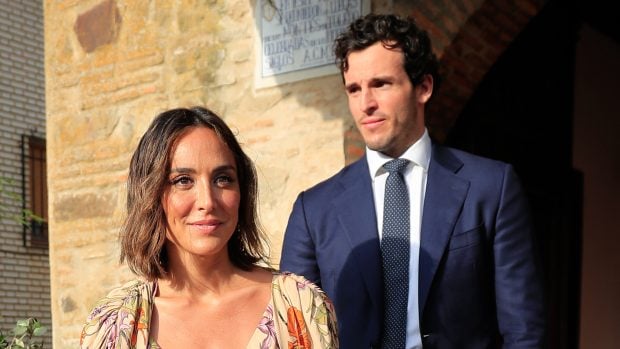 Tamara Falc&oacute; e &Iacute;&ntilde;igo Onieva en una boda / Gtres
