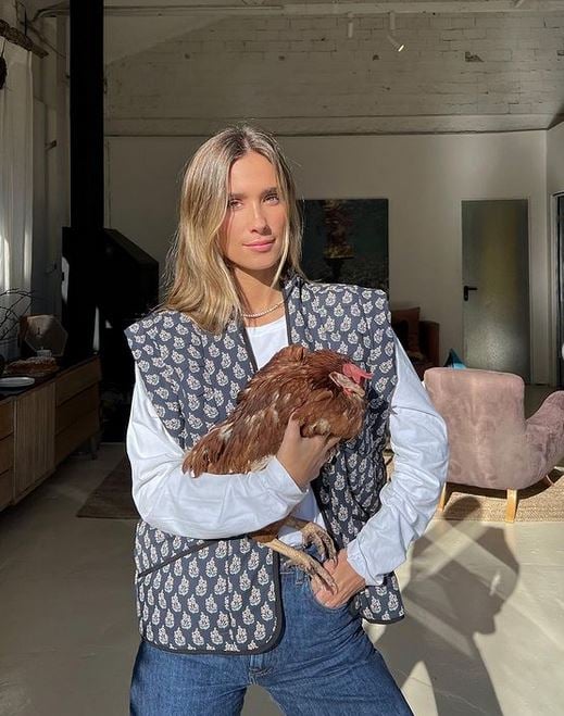 El chaleco de Mar&iacute;a Pombo para arrasar con un look de lo m&aacute;s casual