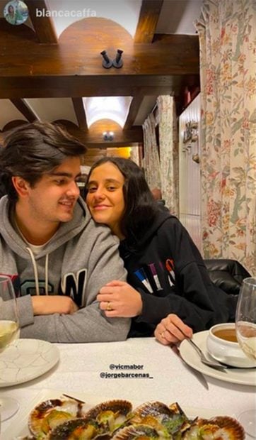 Victoria Federica y Jorge B&aacute;rcenas en un restaurante./Instagram @blancacaffa