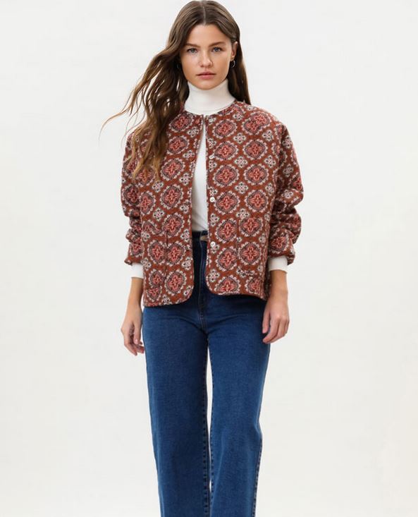 La chaqueta de Lefties con más estilo que no tardará en agotarse