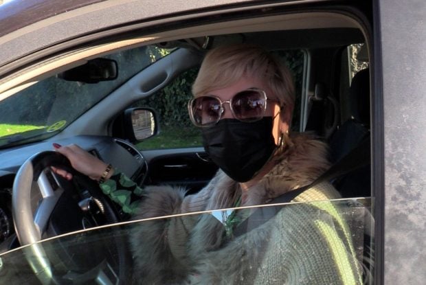 Ana Mar&iacute;a Ald&oacute;n en el coche / Gtres