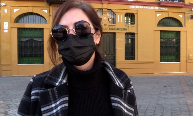 Gabriela Ostos respondiendo / Gtres