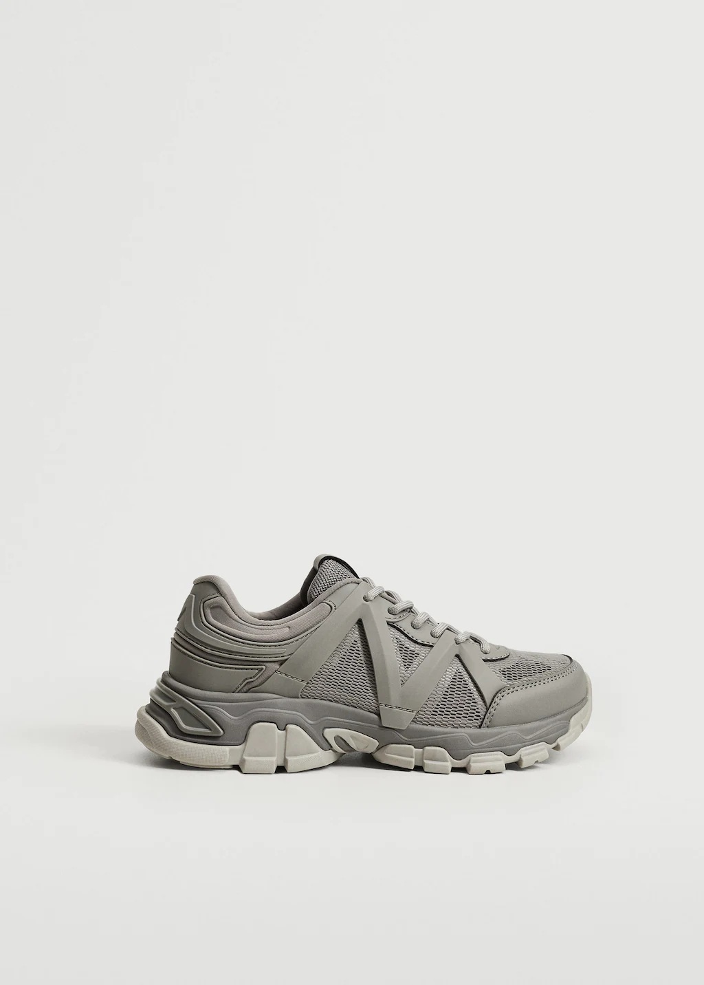 Ahora puedes comprar las deportivas de Mango que parecen Reebok rebajadas