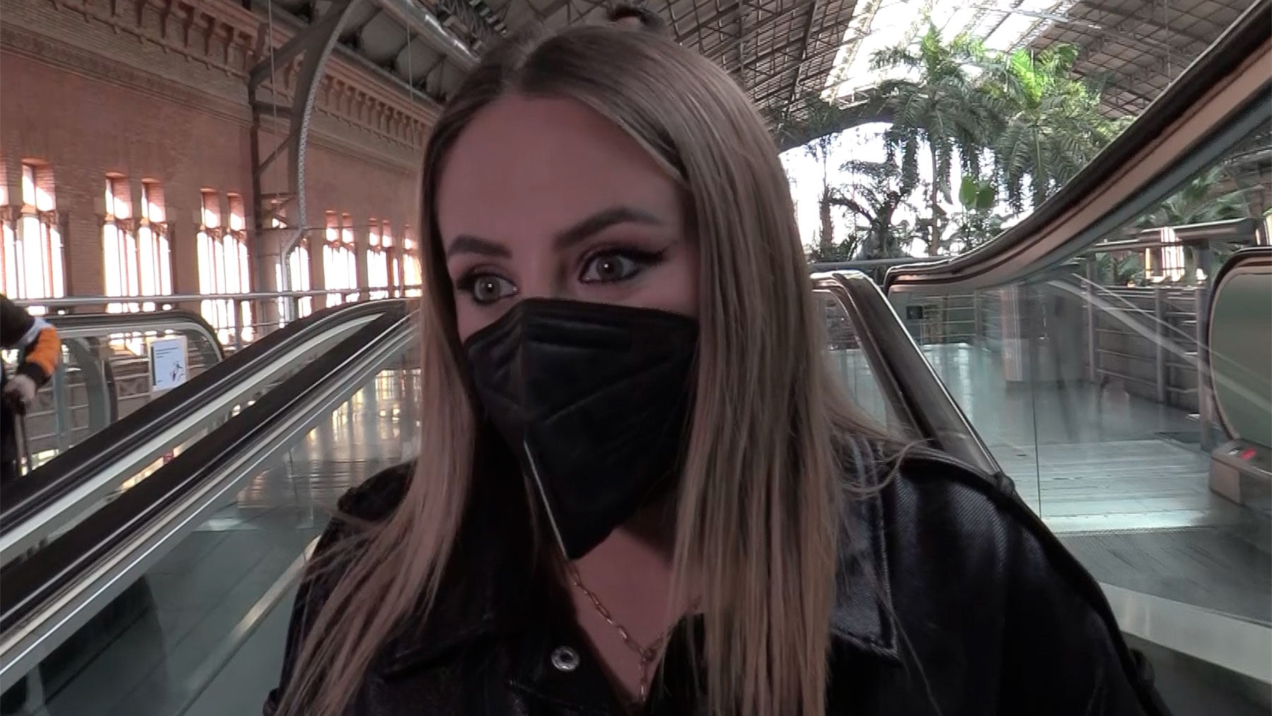 Roc&iacute;o Flores, en la estaci&oacute;n de Atocha. / Gtres