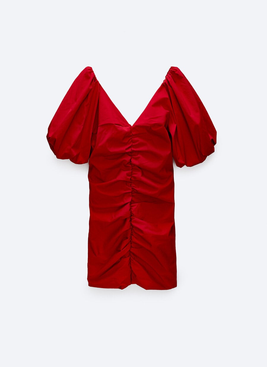 Uterq&uuml;e provoca la locura rebajando al 50% el vestido m&aacute;s llamativo de la web