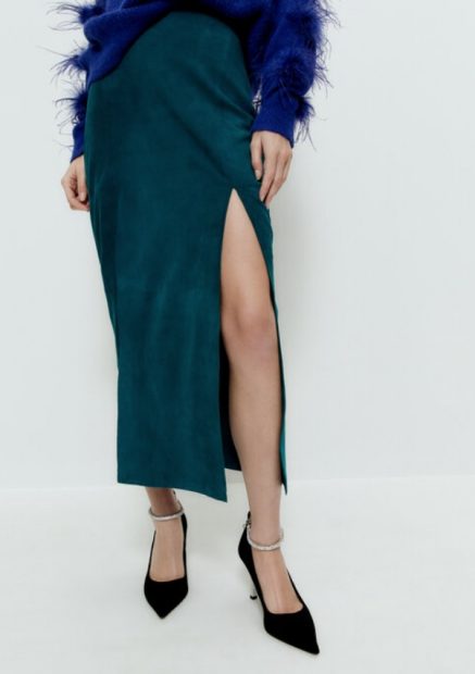 La falda perfecta para el entretiempo esta rebajadísima en Uterqüe