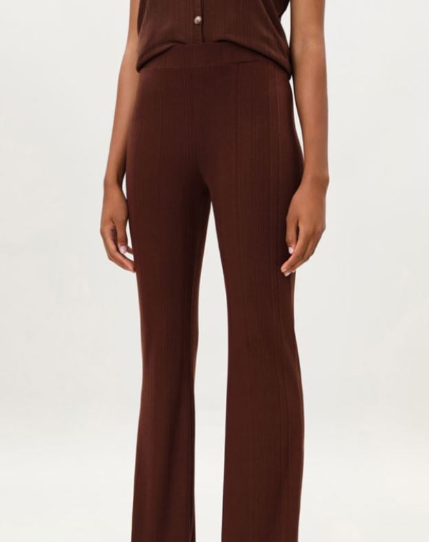 Los pantalones de Lefties que marcan tu figura tan s&oacute;lo cuestan 6 euros