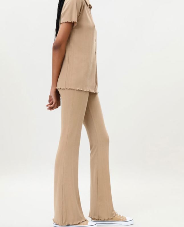 Los pantalones de Lefties que marcan tu figura tan s&oacute;lo cuestan 6 euros