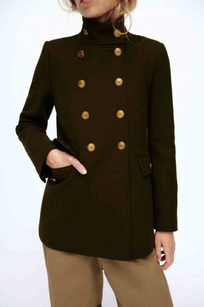 Abrigo de doble botonadura / Zara