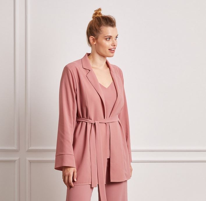 Aprovecha las rebajas de Bimani para hacerte con la chaqueta que pega con todo