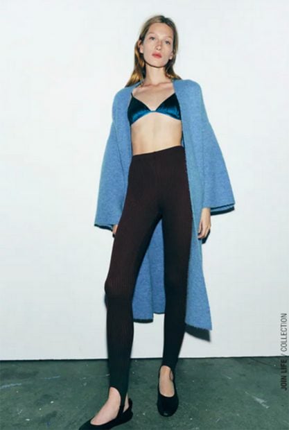 Leggings negros fuseau en tejido de canal&eacute; por 9,99 euros de Zara./Zara