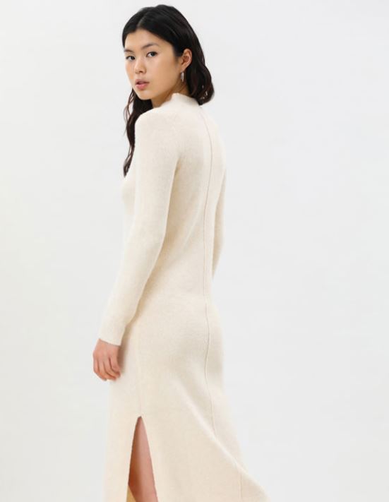 El vestido de Lefties más versátil que sólo cuesta 15 euros