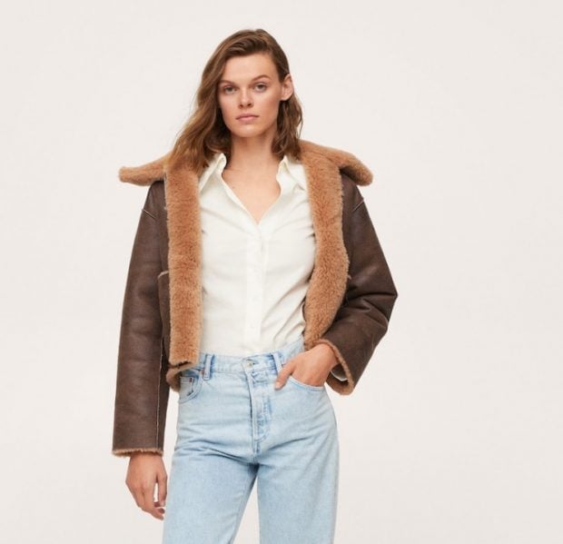 La chaqueta reversible de Mango tirada de precio que salvar&aacute; todos tus outfits