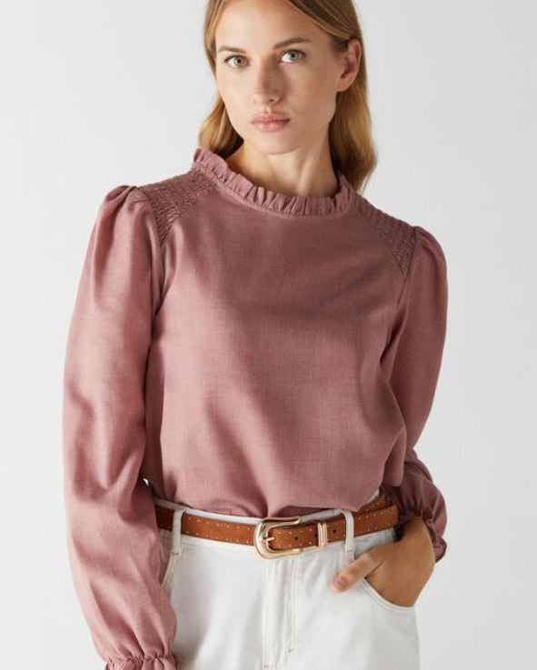 La camisa de Cortefiel con cuello plisado que es tendencia