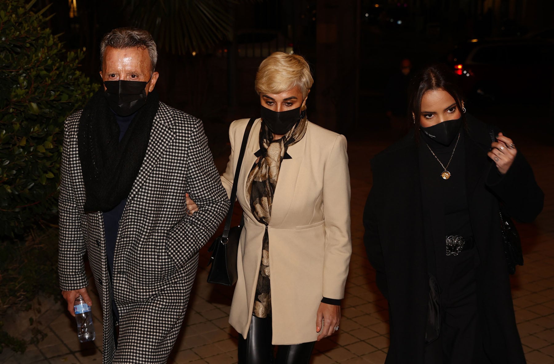 Jose Ortega Cano,Ana Maria Aldon,Gloria Camila durante el funeral de Jaime Ostos en Madrid / Gtres