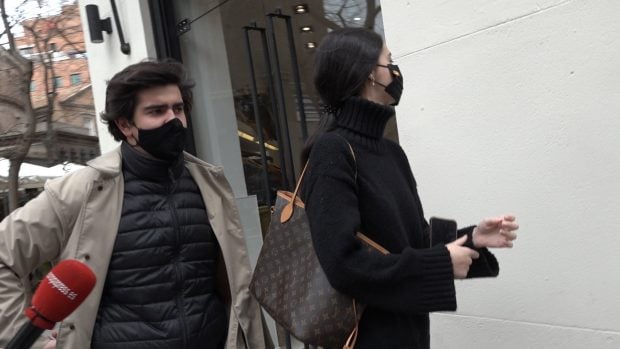 Victoria Federica y Jorge B&aacute;rcenas por las calles de Madrid./Gtres