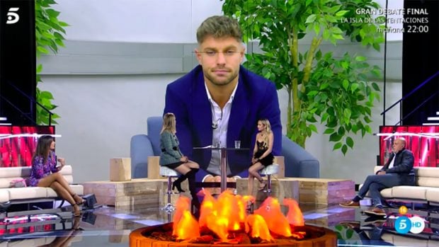 Gala y Nico en el plat&oacute; de 'El Gran Debate Final'./Telecinco