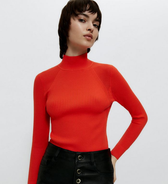 Aprovecha las rebajas de Uterqüe para comprar este básico de fondo de armario