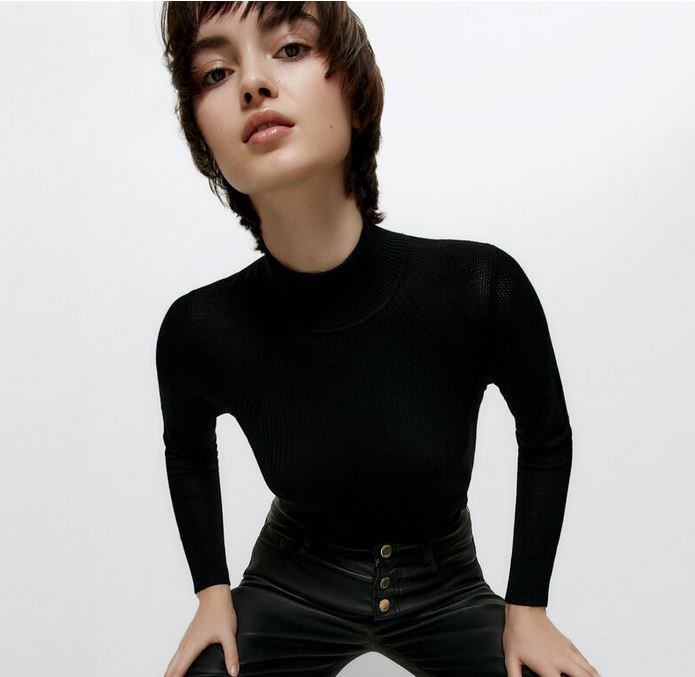 Aprovecha las rebajas de Uterqüe para comprar este básico de fondo de armario