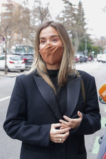 Mar&iacute;a Pombo atendiendo a la prensa / Gtres